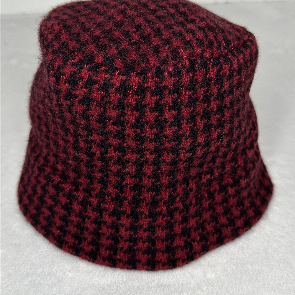 Red and Black Houndstooth Winter Hat Beanie